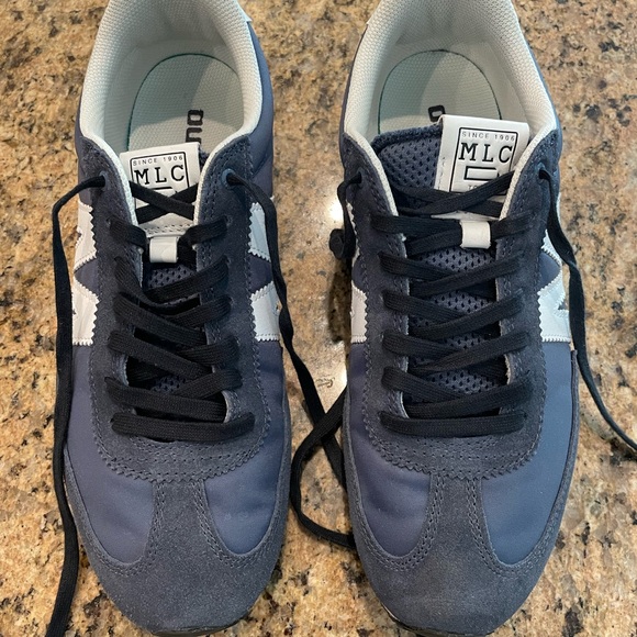 Men's Navy and White Sneakers. Hard to find Mizuno! - Picture 5 of 11